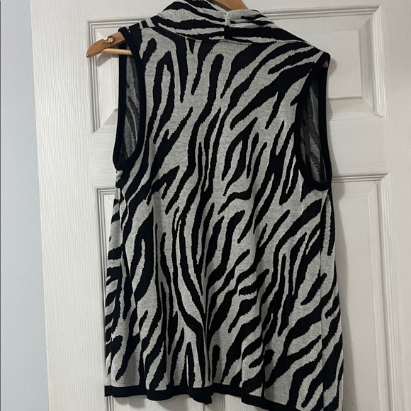Art And Soul Black and White Zebra Pattern Vest - Picture 4 of 5
